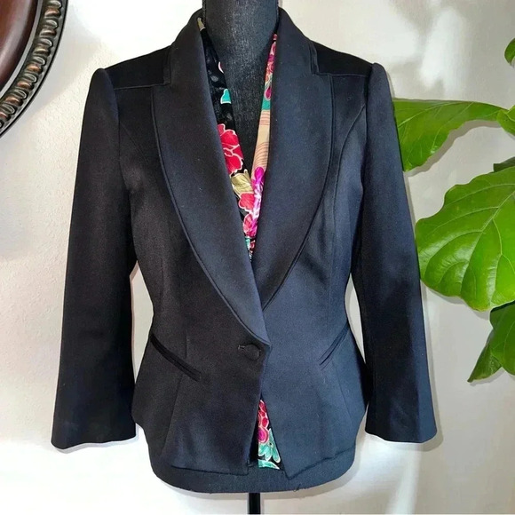 Joseph Ribkoff Trends Women’s Oriental Print Pleated Lined Halter V-Neck Top 8 - Picture 2 of 16